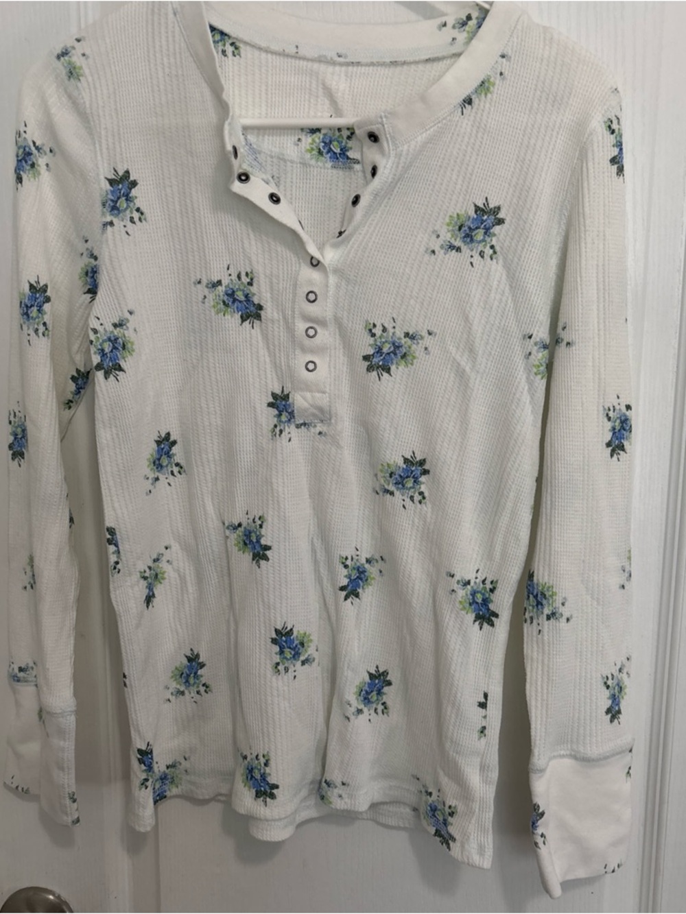 Women’s White Floral Henley Long-Sleeve Shirt